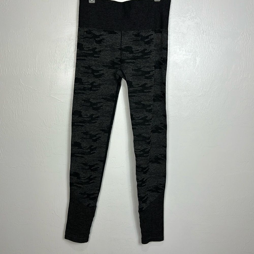 Ryka Camo Print Gray Seamless Mid Rise Workout Leggings Size L